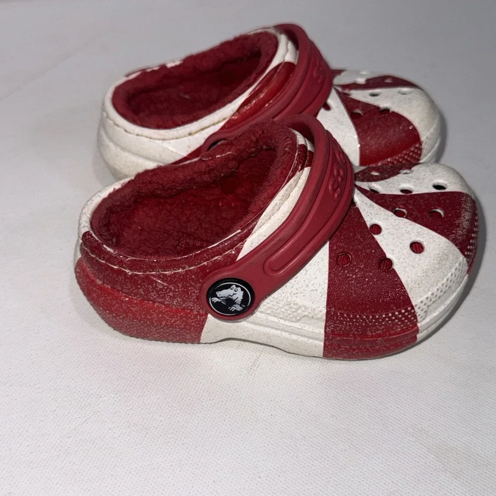 Crocs‎ Classic Fleece Lined Holiday Red White Candy Cane Peppermint Clog Kids C5
